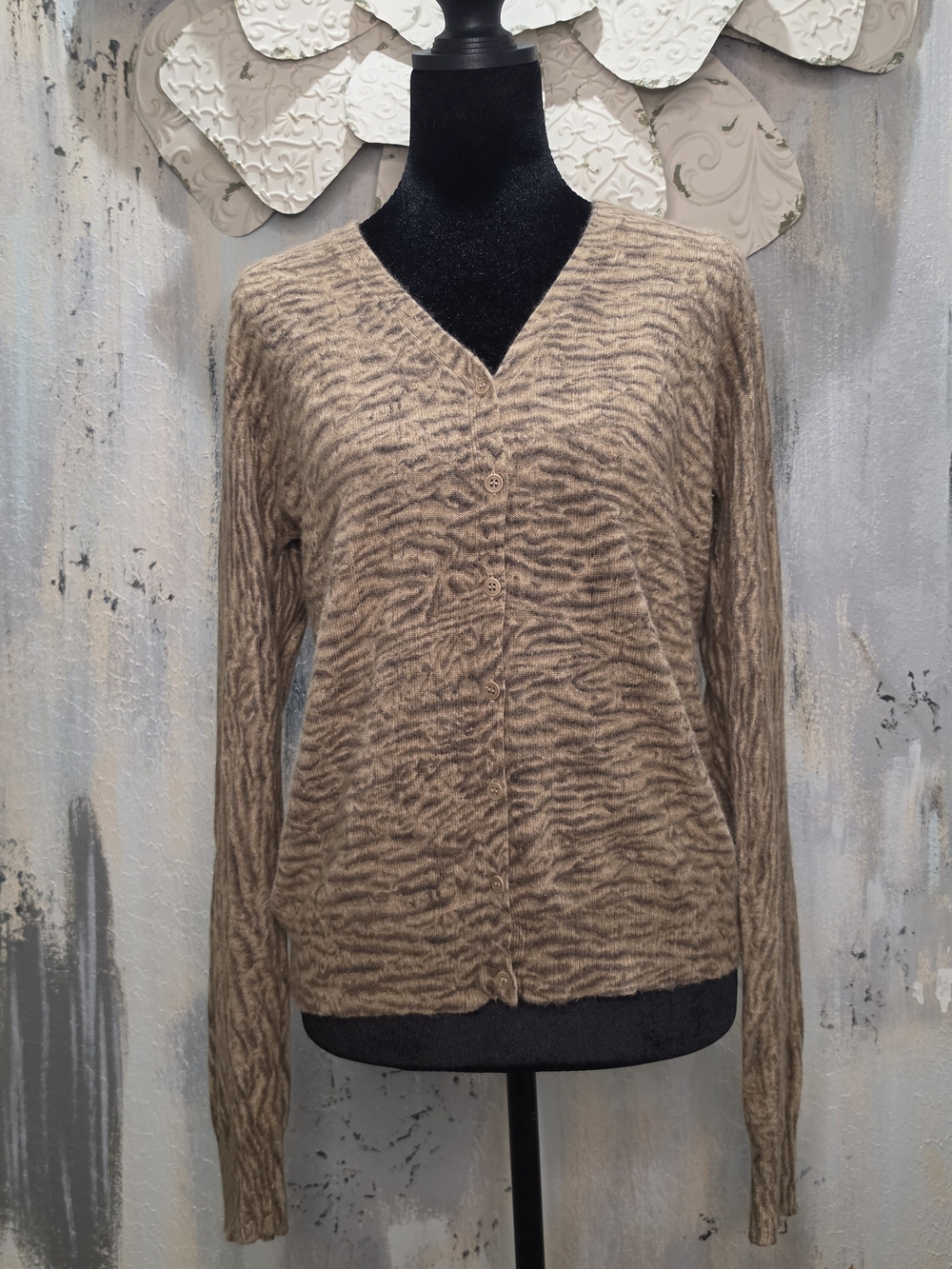 Liz Claiborne Brown Animal-Print V-Neck Button Cardigan Size Medium